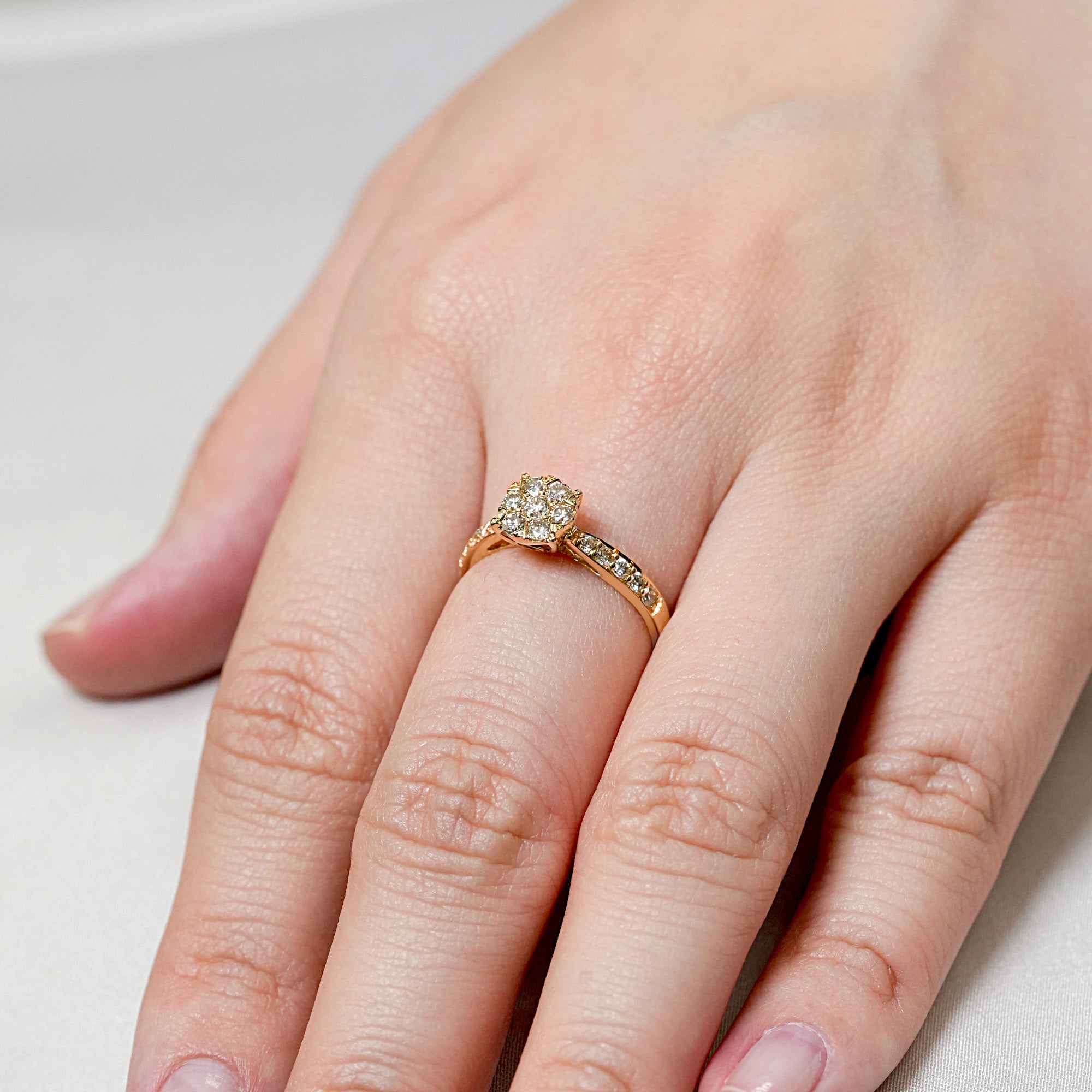 クラスター ダイヤモンド リング – K18YG、0.50ct