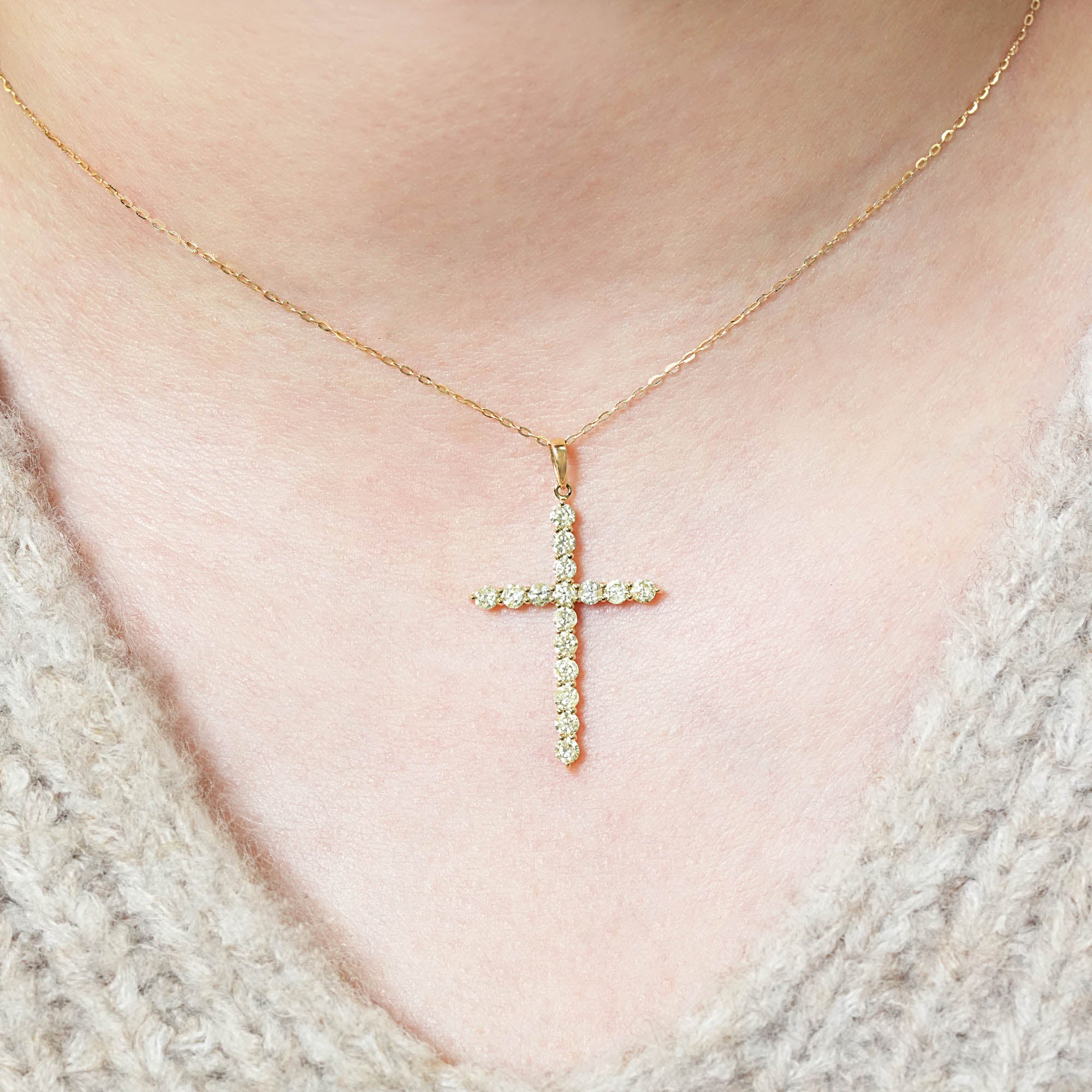 クロス ダイヤモンドペンダントヘッド - K18YG、1.0ct (チェーンはオプション)