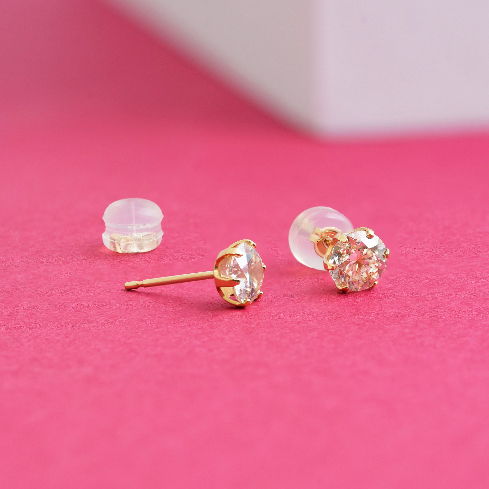 ソリティア スタッド ピアス – 18Kイエローゴールド、1.0カラット