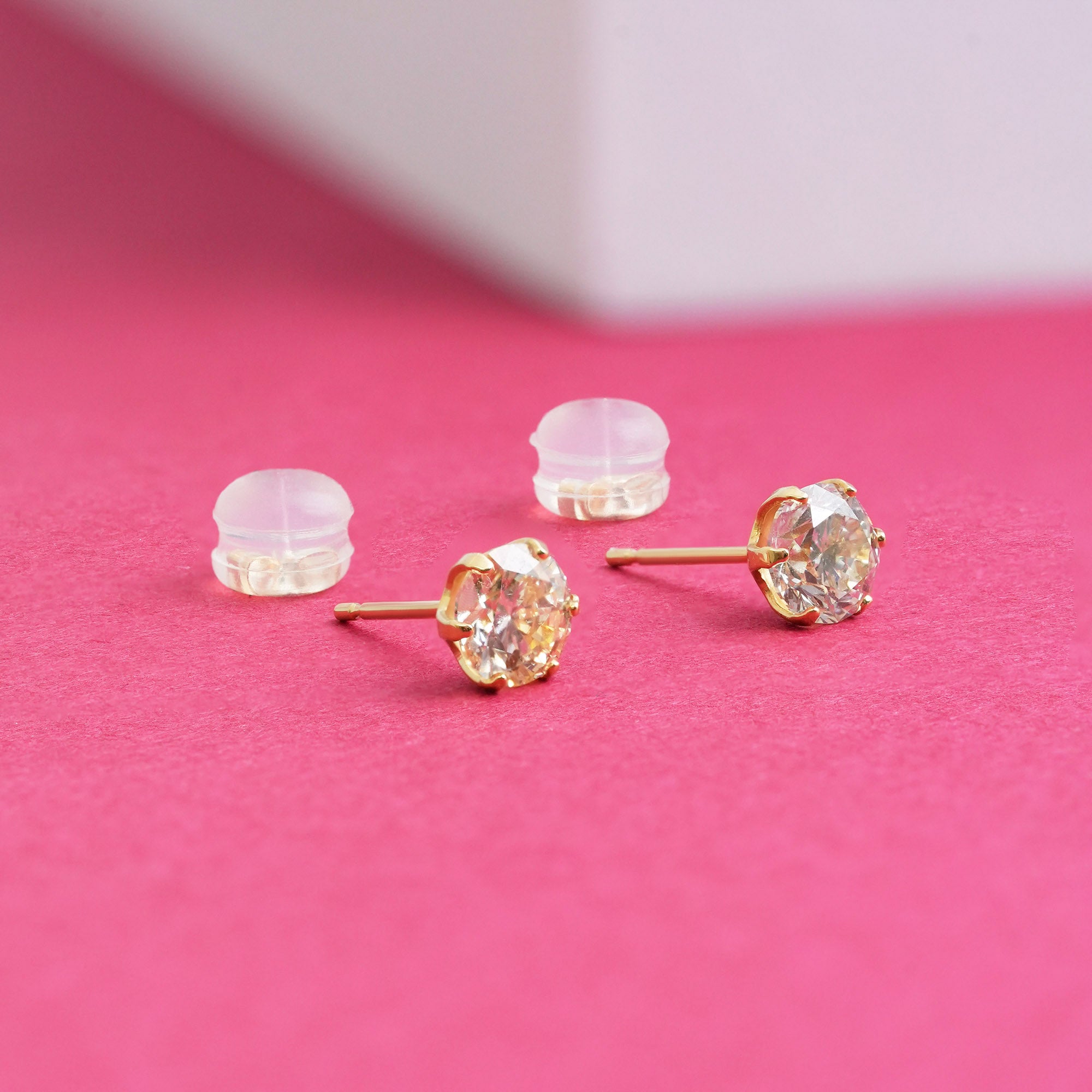 ソリティア スタッド ピアス – 18Kイエローゴールド、1.0カラット