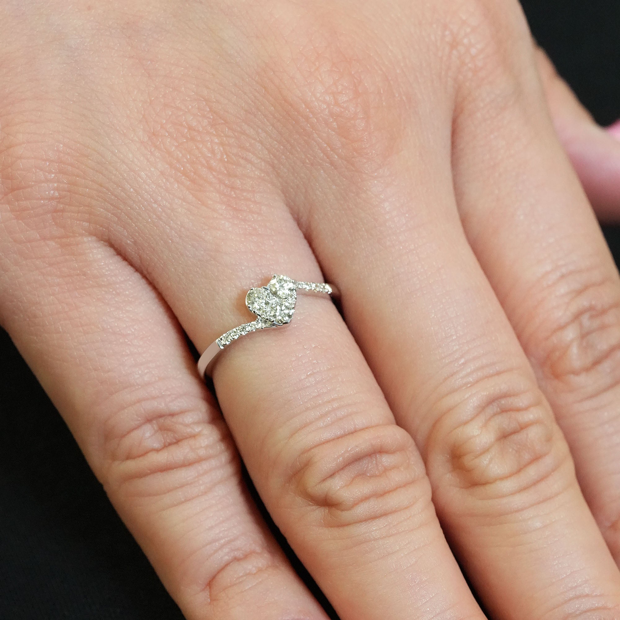 ハートモチーフダイヤモンドリング – K18YG / WG、0.35カラット