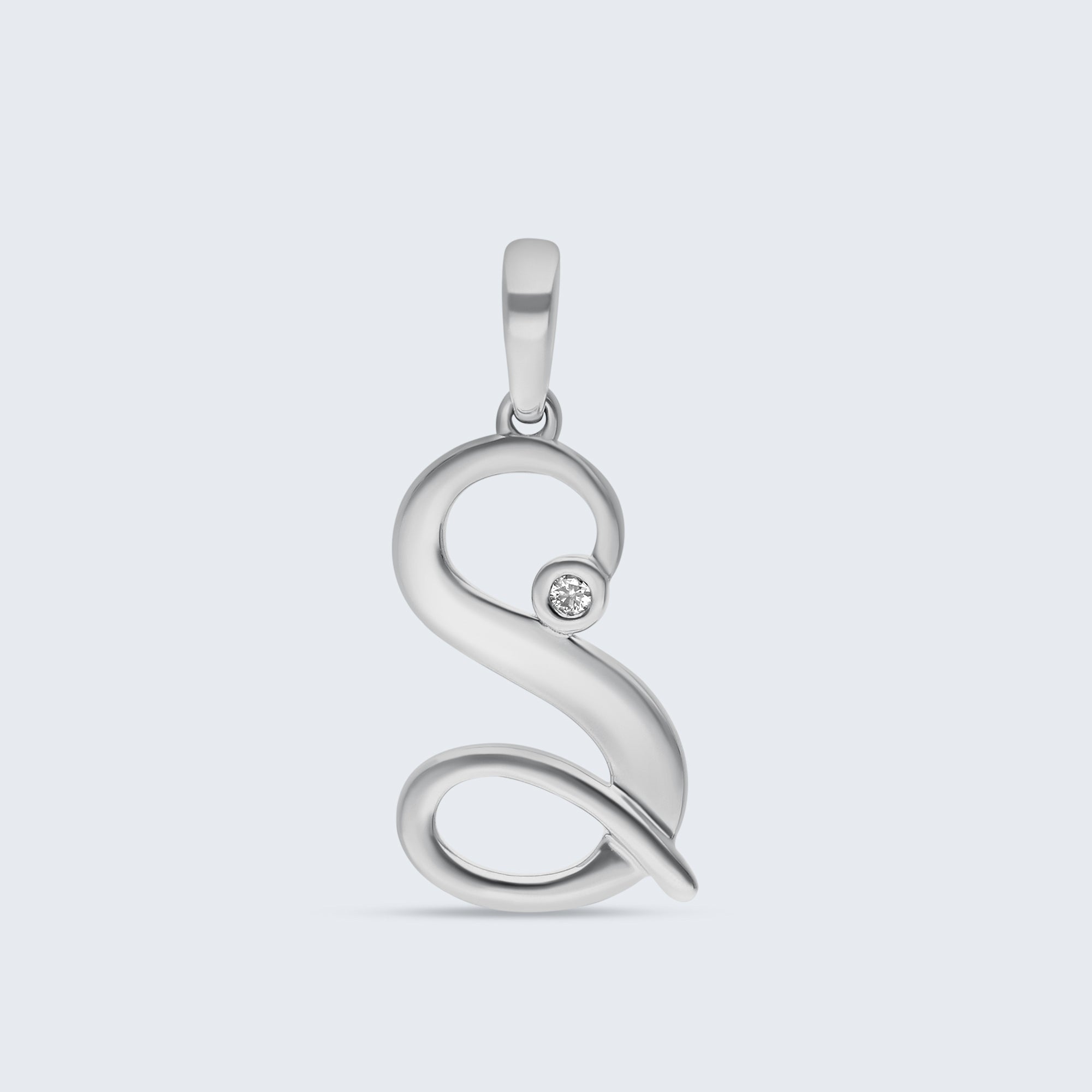 K18 イニシャルペンダント「S」 – 0.01カラットダイヤモンド(チェーンオプションあり)