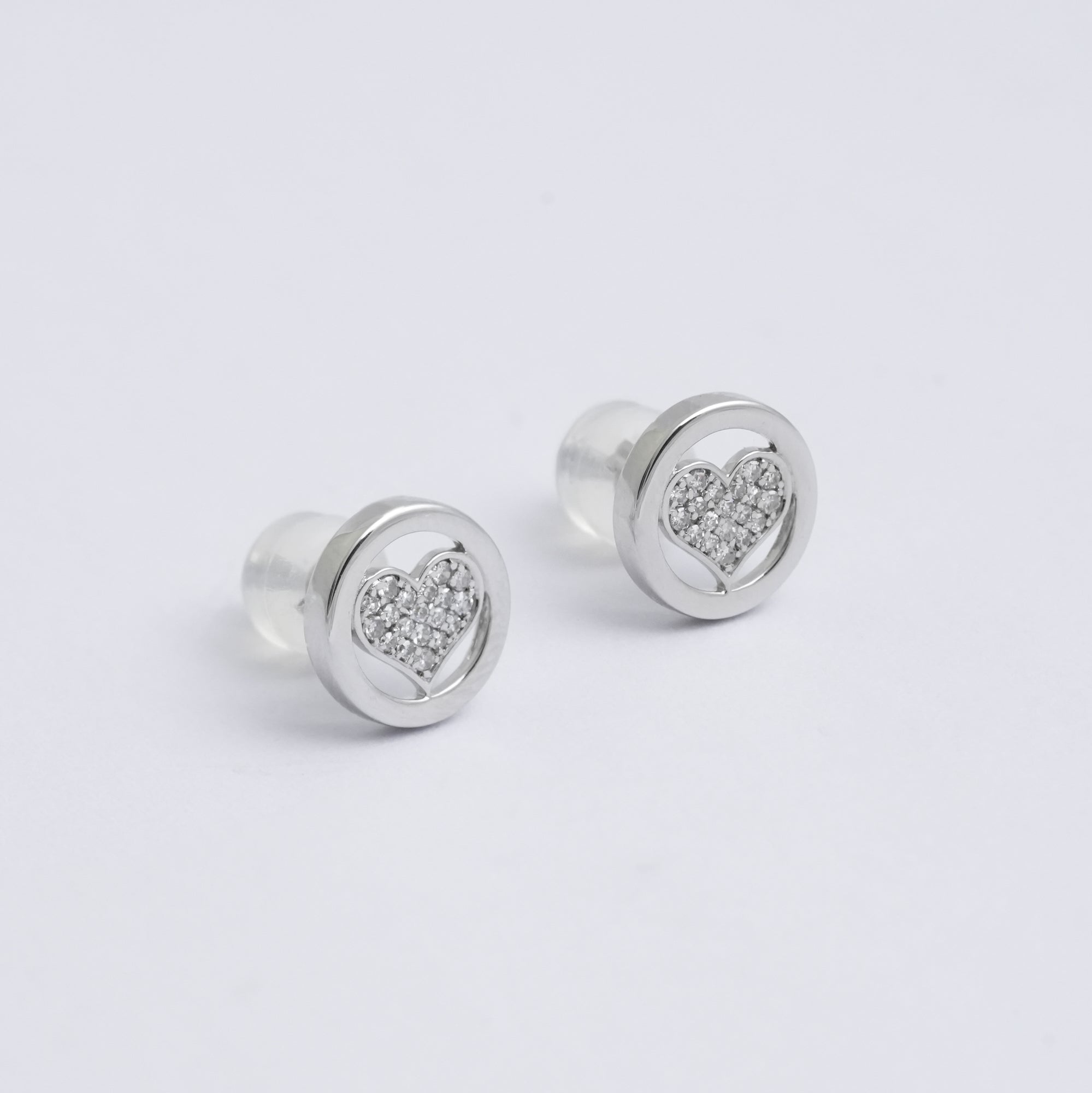 ダイヤモンド ハート スタッド ピアス – 18Kホワイトゴールド、0.10カラット