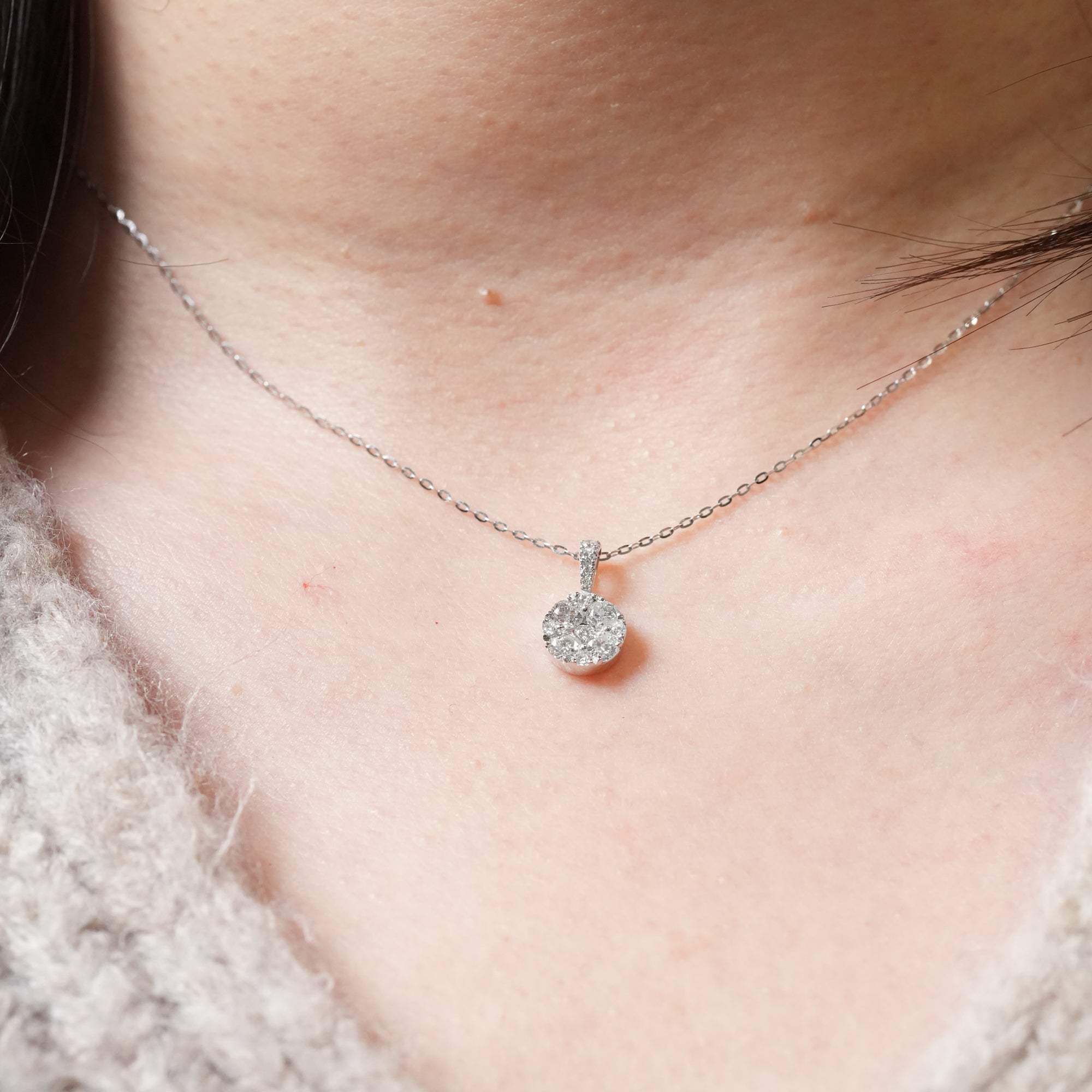 クラスター ダイヤモンドペンダントヘッド - K18WG、0.50ct (チェーンはオプション)