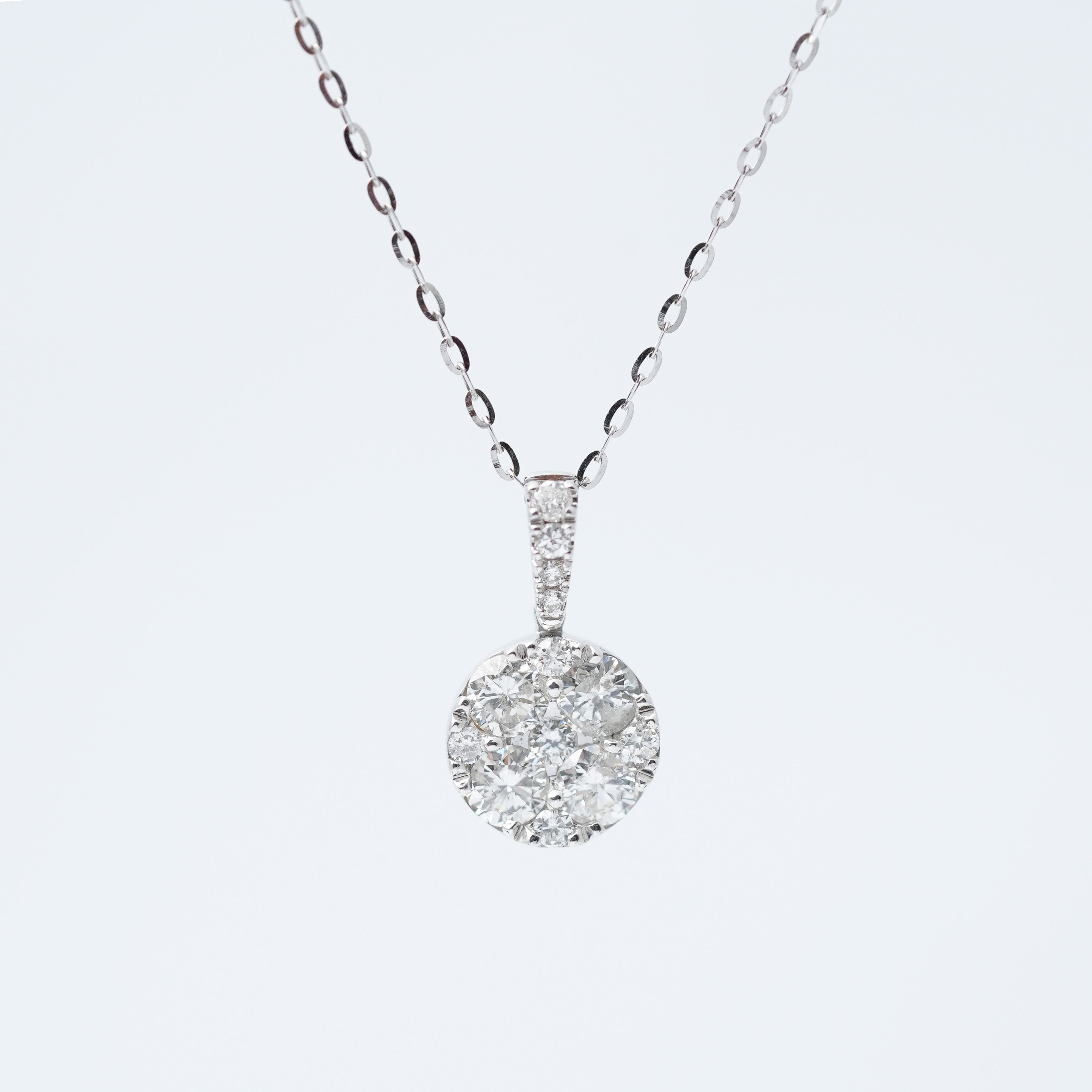 クラスター ダイヤモンドペンダントヘッド - K18WG、0.50ct (チェーンはオプション)