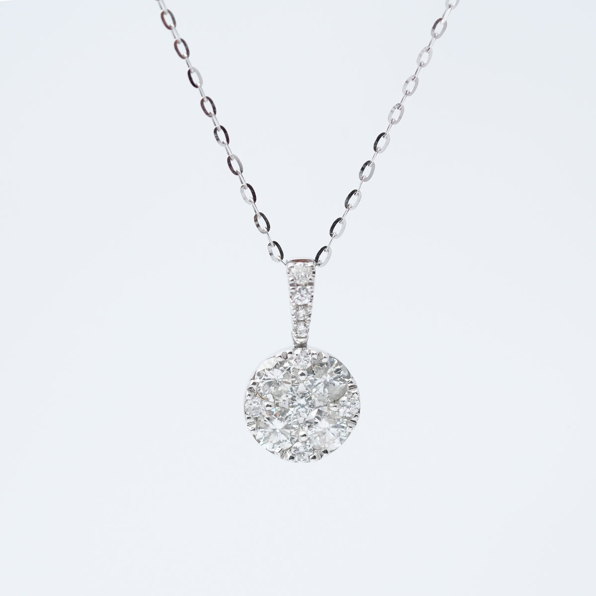 クラスター ダイヤモンドペンダントヘッド - K18WG、0.50ct (チェーン 