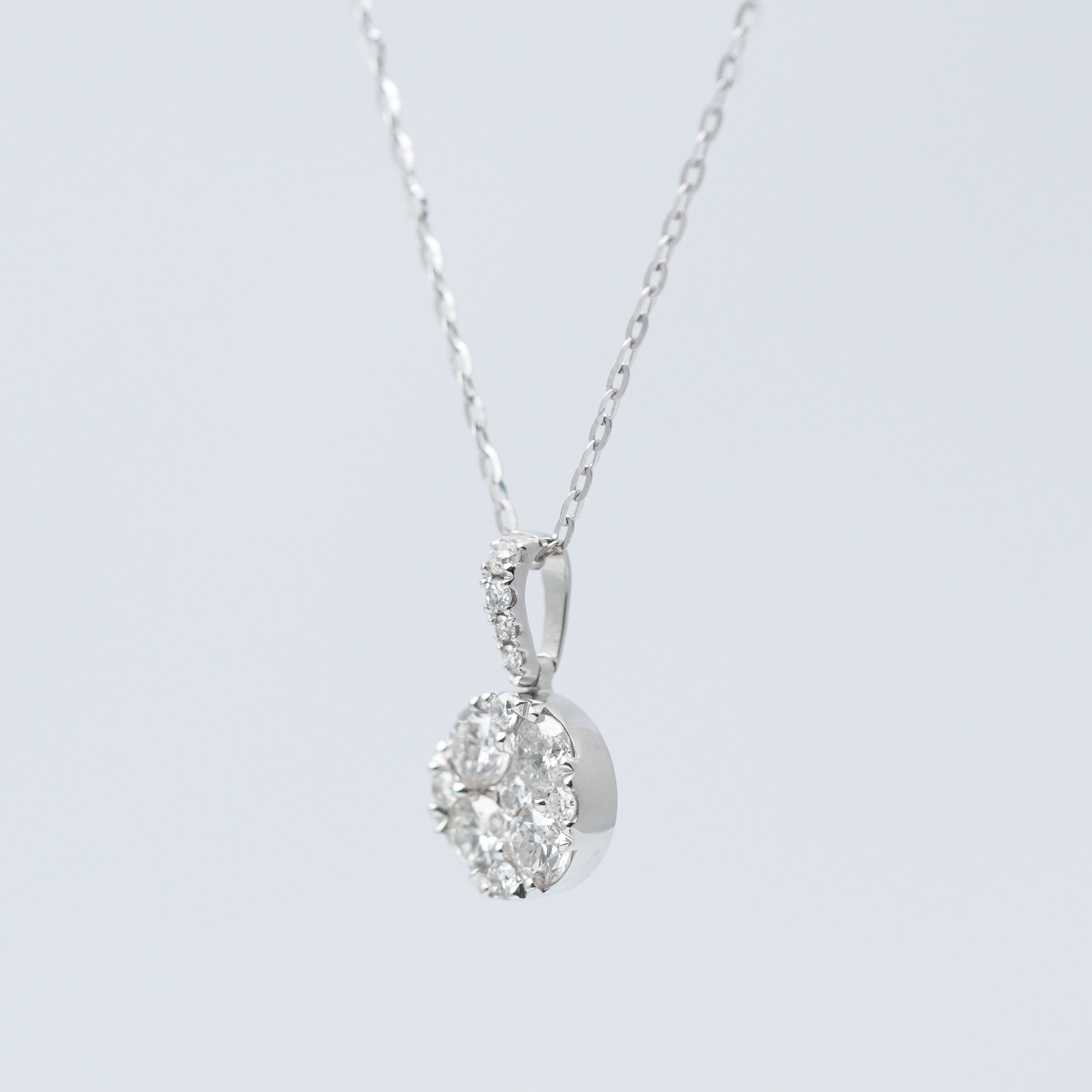 クラスター ダイヤモンドペンダントヘッド - K18WG、0.50ct (チェーンはオプション)