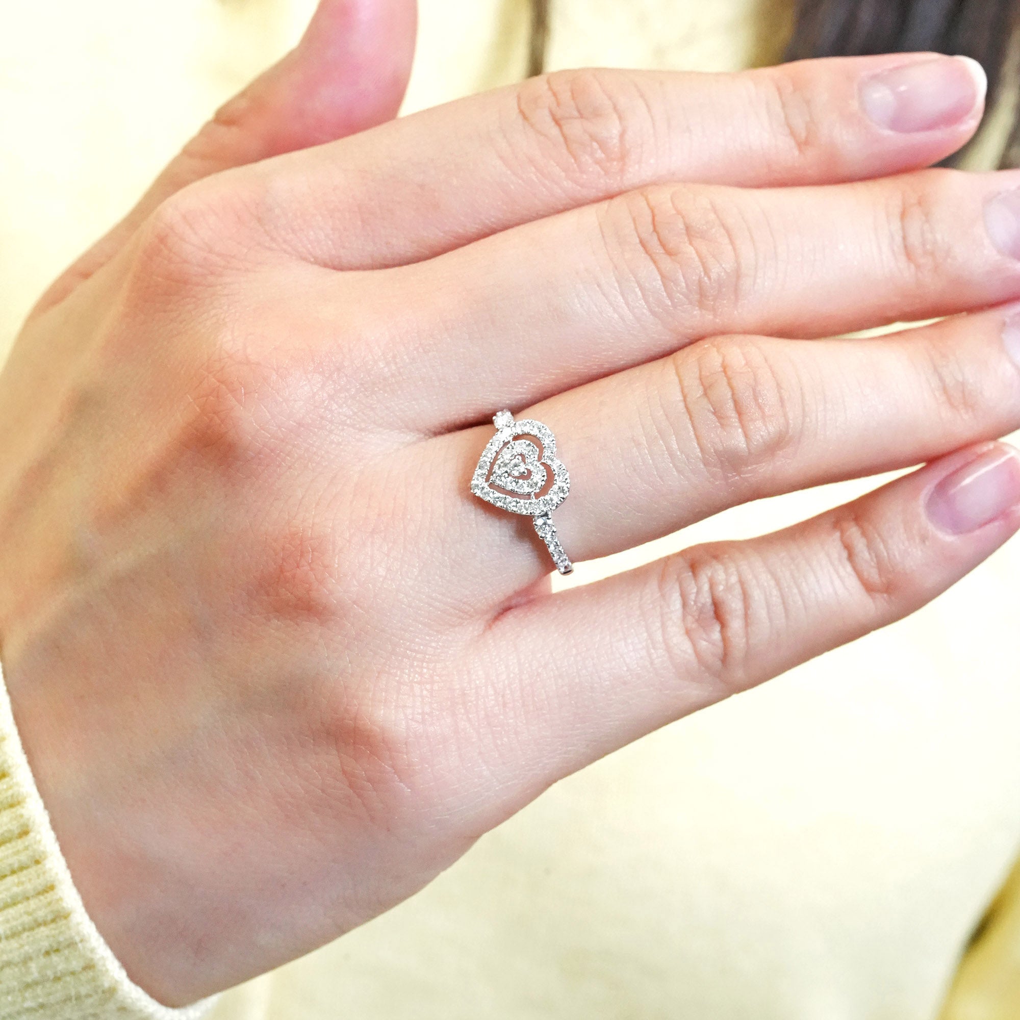 ハートダイヤモンドリング – K18WG、0.50カラット