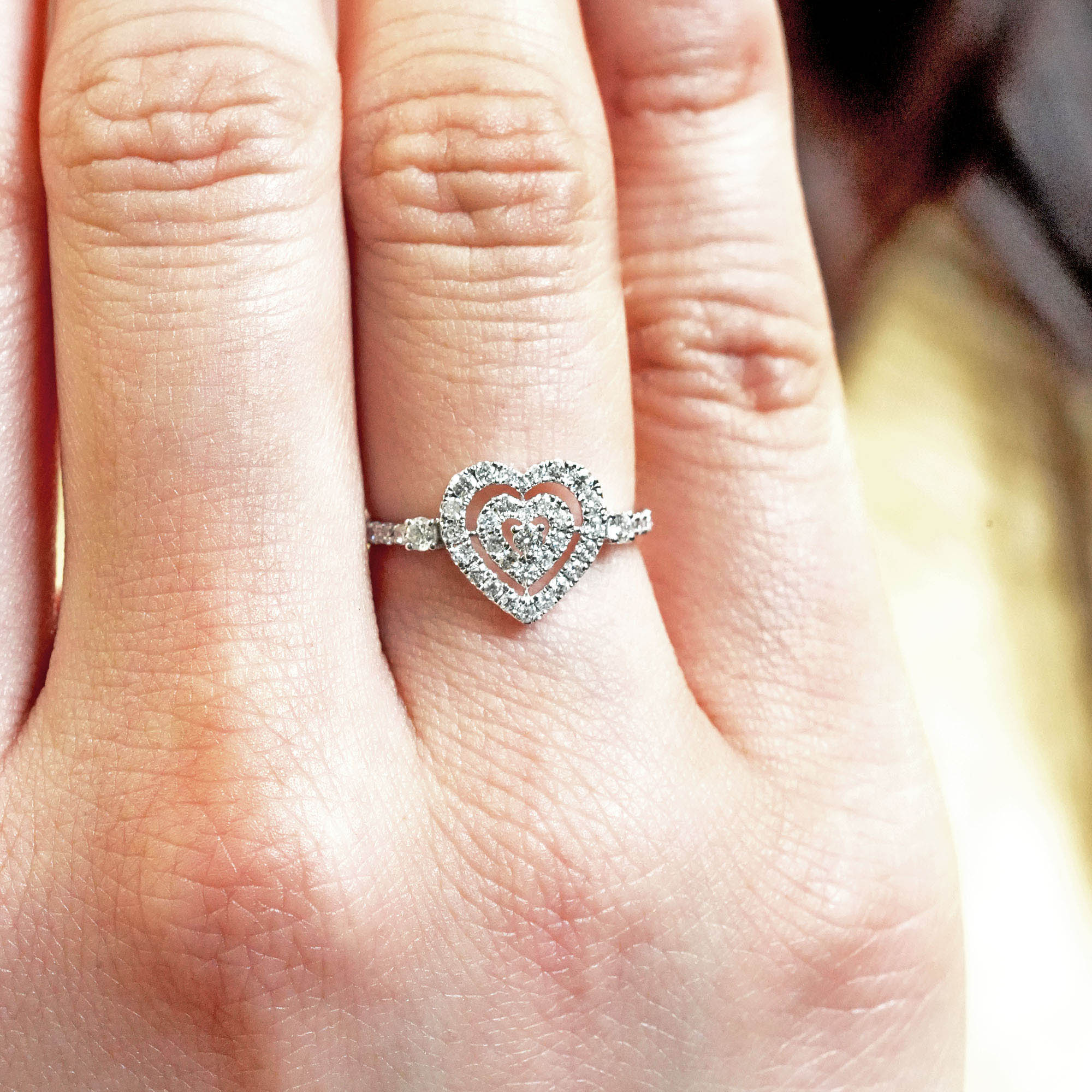ハートダイヤモンドリング – K18WG、0.50カラット