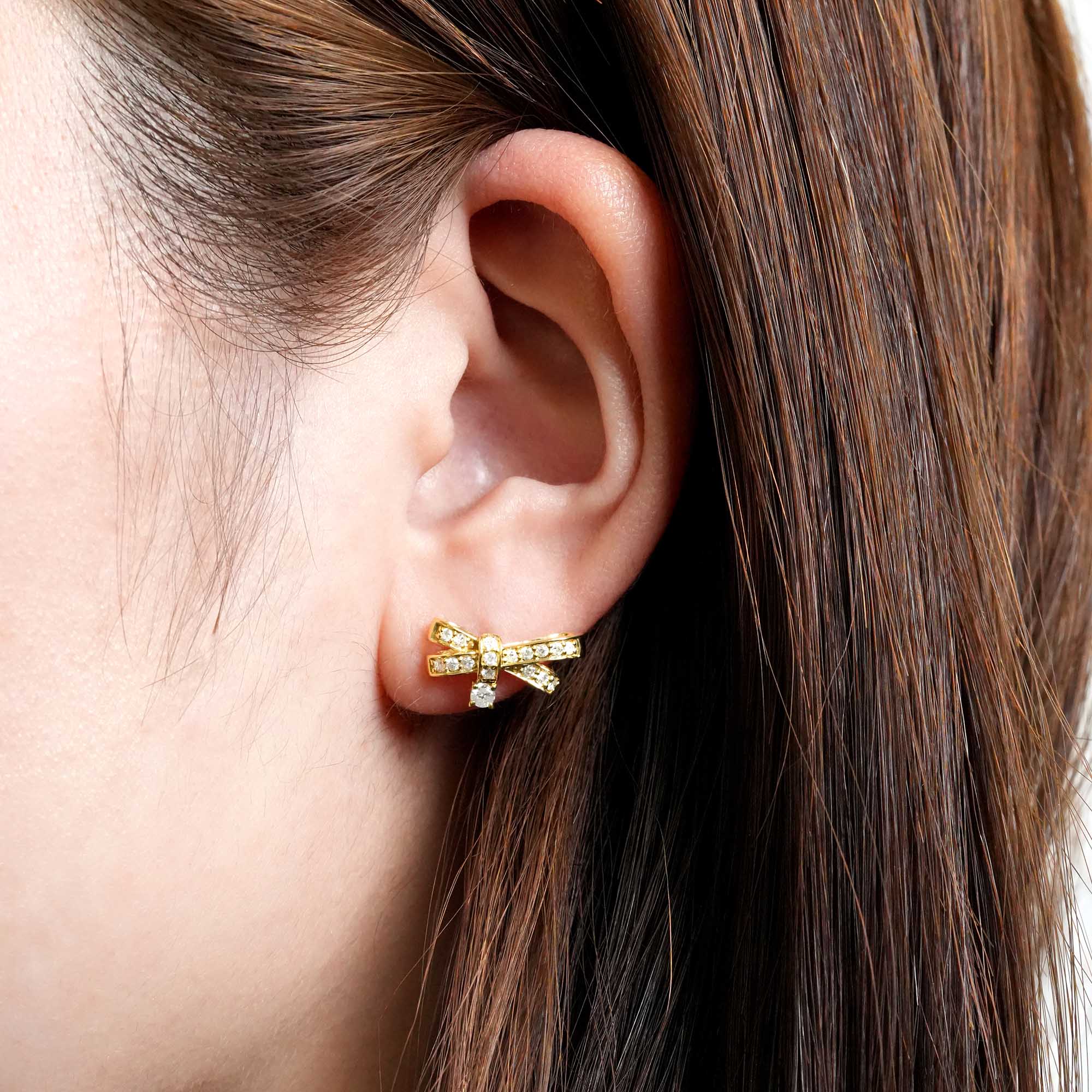 リボンダイヤモンドピアス – 18Kホワイトゴールド/イエローゴールド、0.42カラット