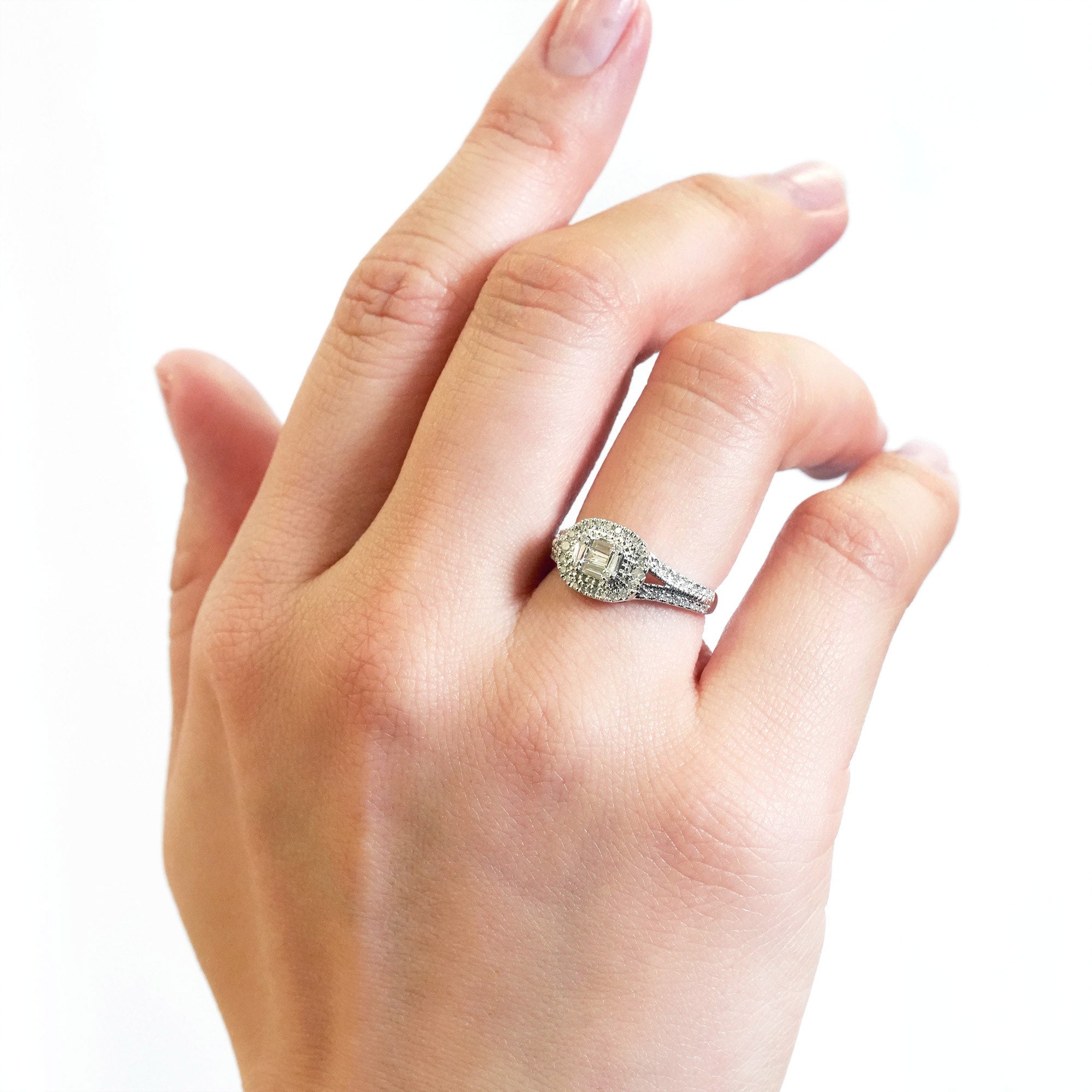 デザインダイヤモンドリング – K18WG、0.50カラット