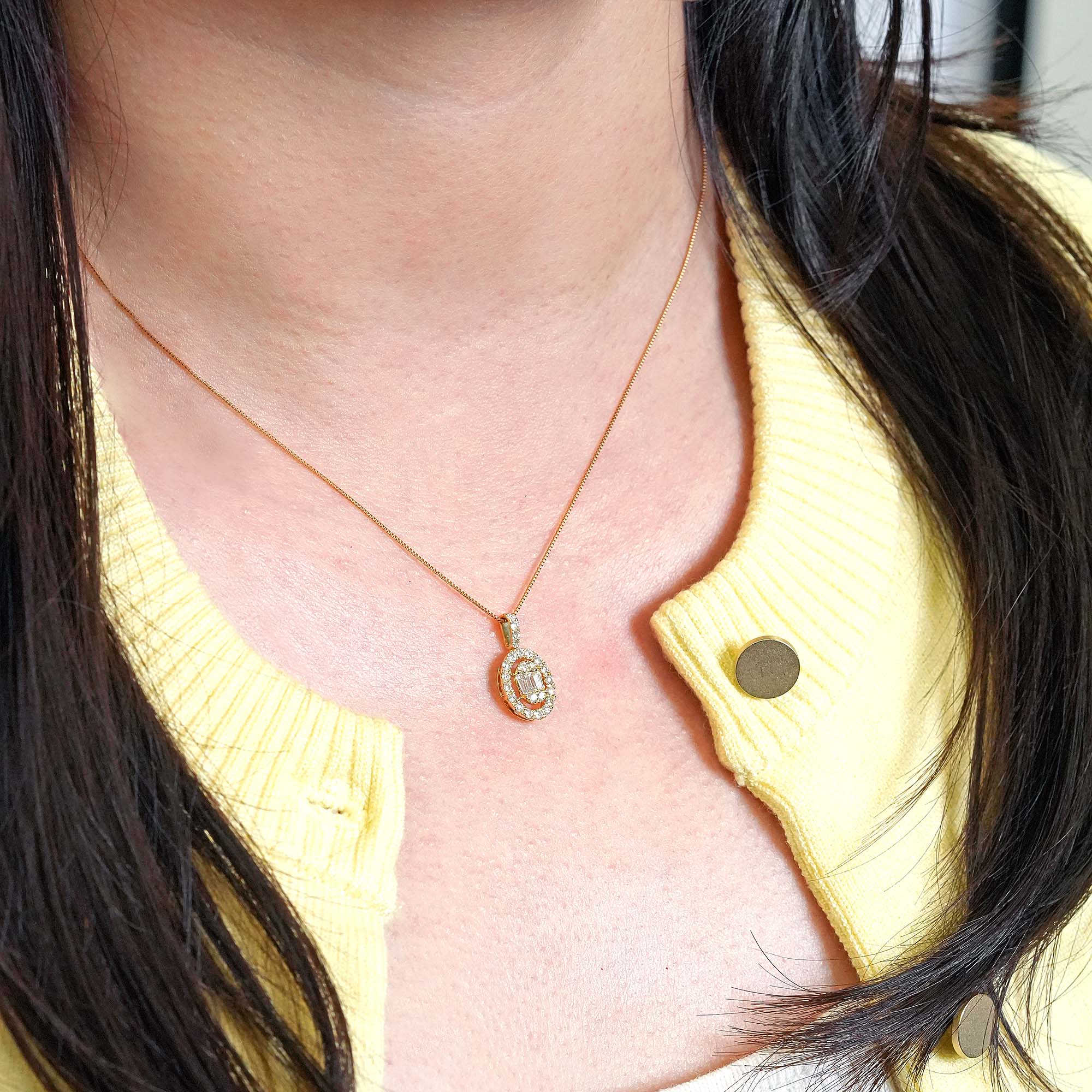 オーバル ダイヤモンドペンダントヘッド – K18YG、0.41カラット(チェーンはオプション)