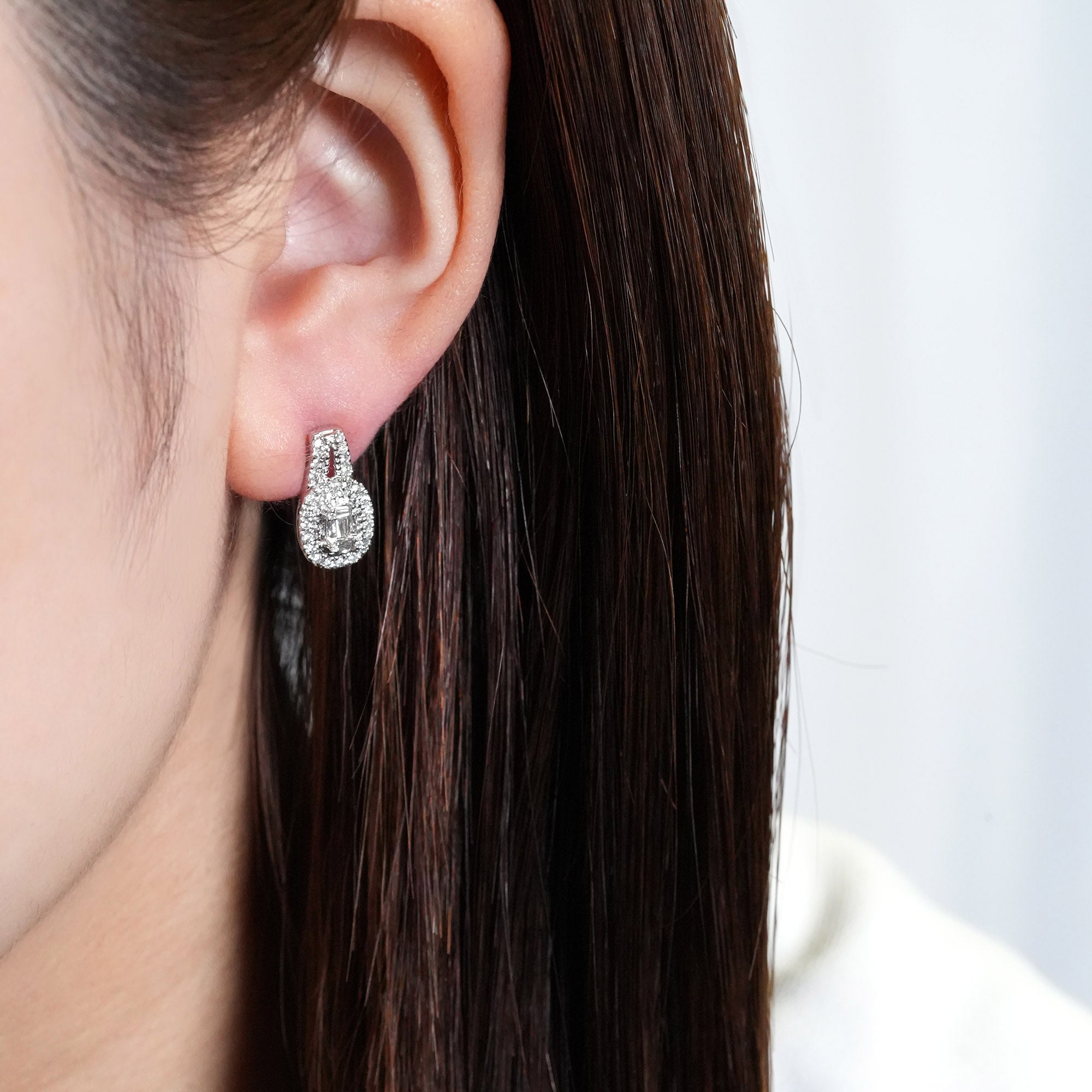 バゲットダイヤモンドピアス – 18Kホワイトゴールド、0.25カラット
