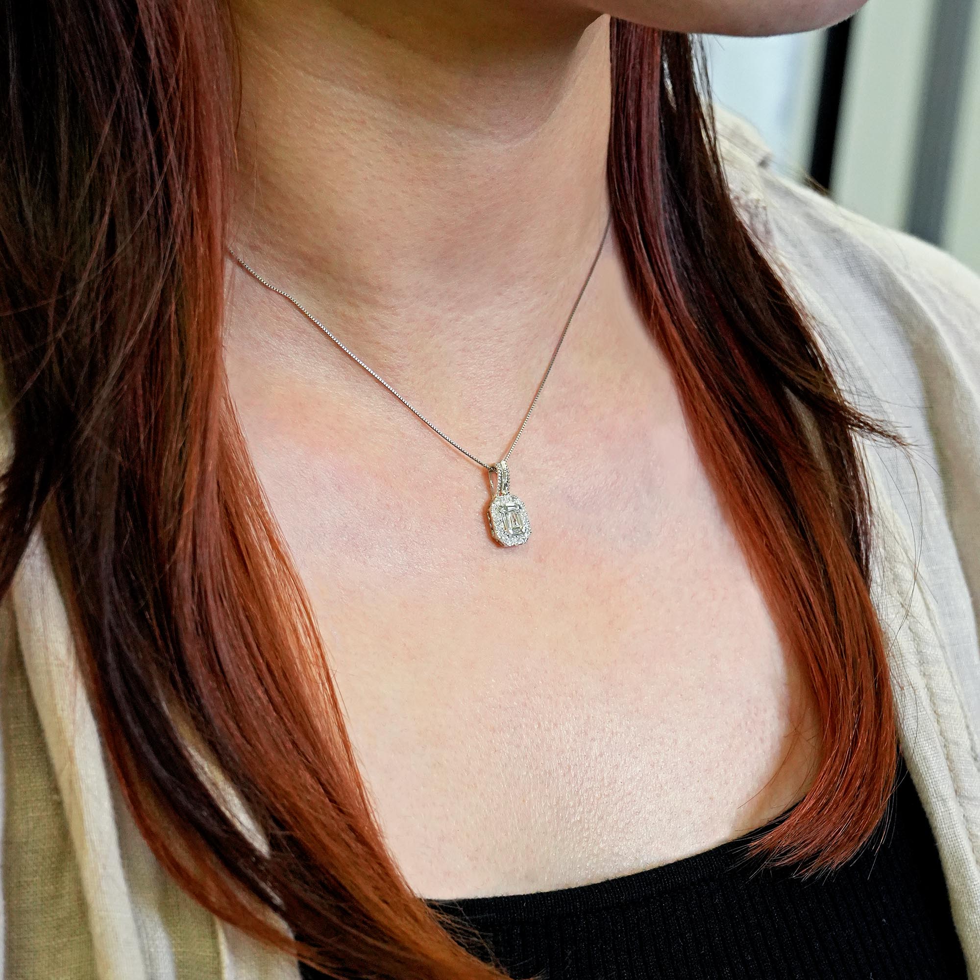 オクタゴンダイヤモンドペンダントヘッド – K18WG、0.55ct(チェーンはオプション)