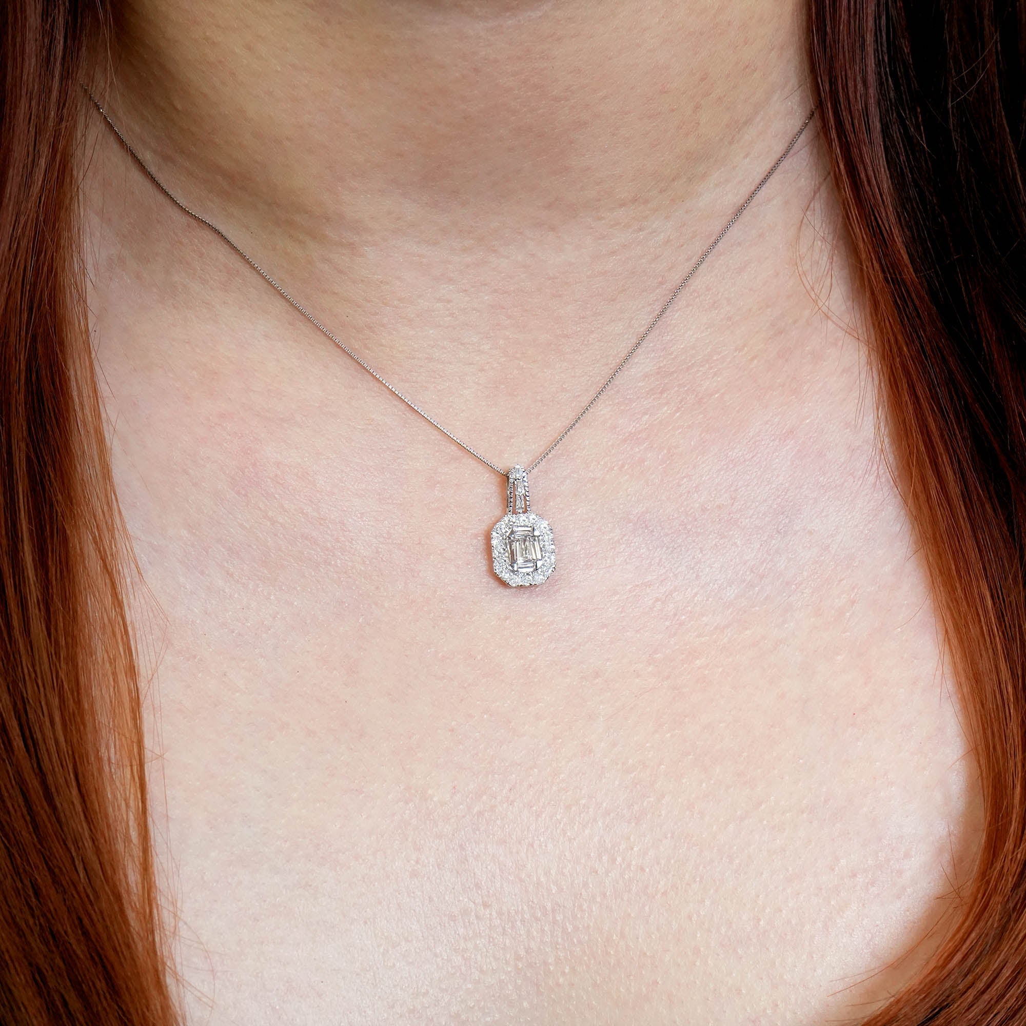 オクタゴンダイヤモンドペンダントヘッド – K18WG、0.55ct(チェーンはオプション)