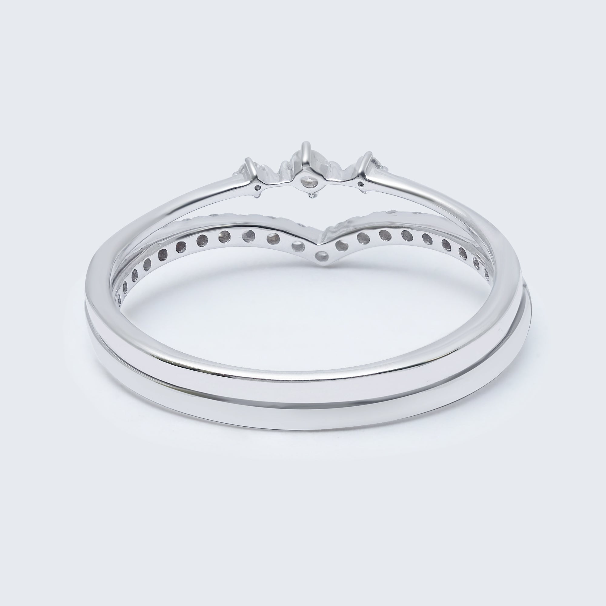 シェブロン フュージョン ダイヤモンド リング – K18WG、0.20カラット