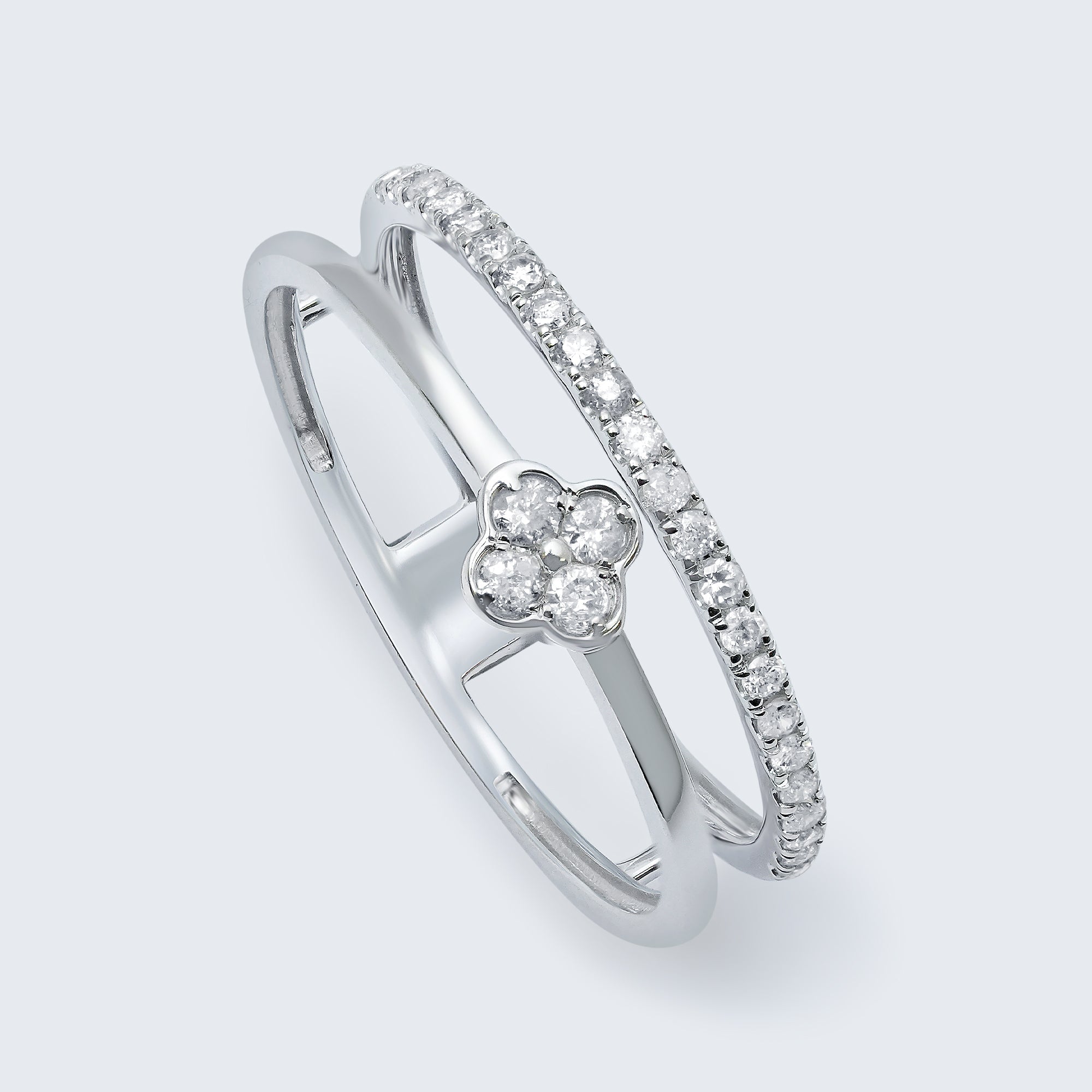 クローバーエタニティダイヤモンドリング – K18WG、0.22カラット