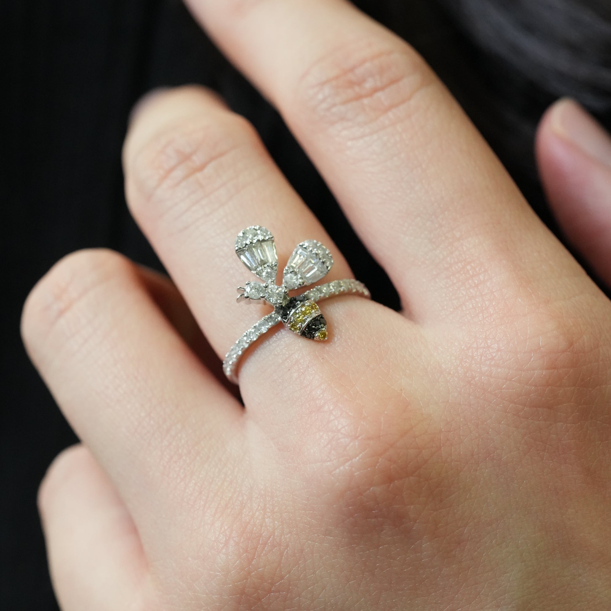 ビー ダイヤモンド リング – K18WG、0.70ct