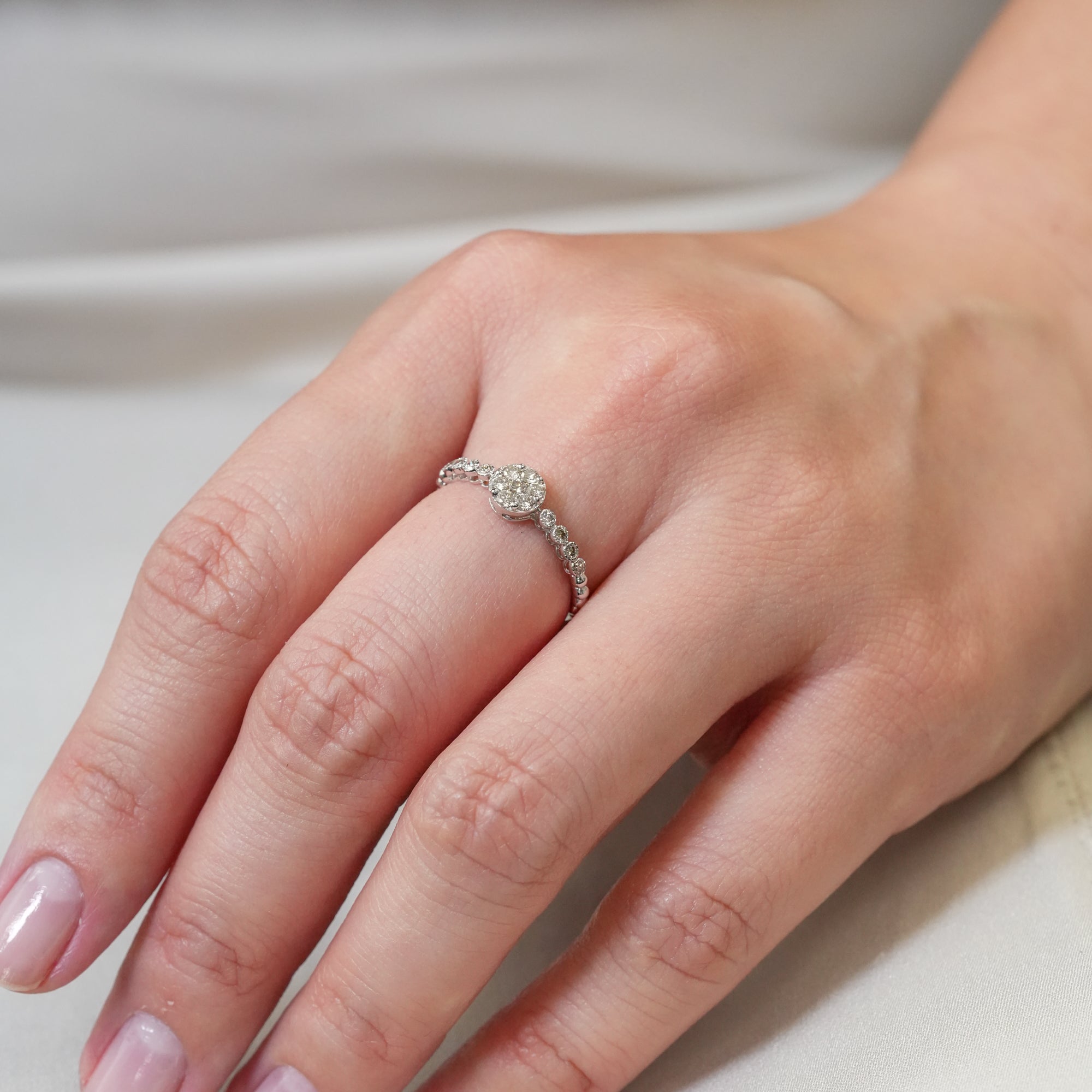 ダイヤモンド リング – K18WG、0.30カラット