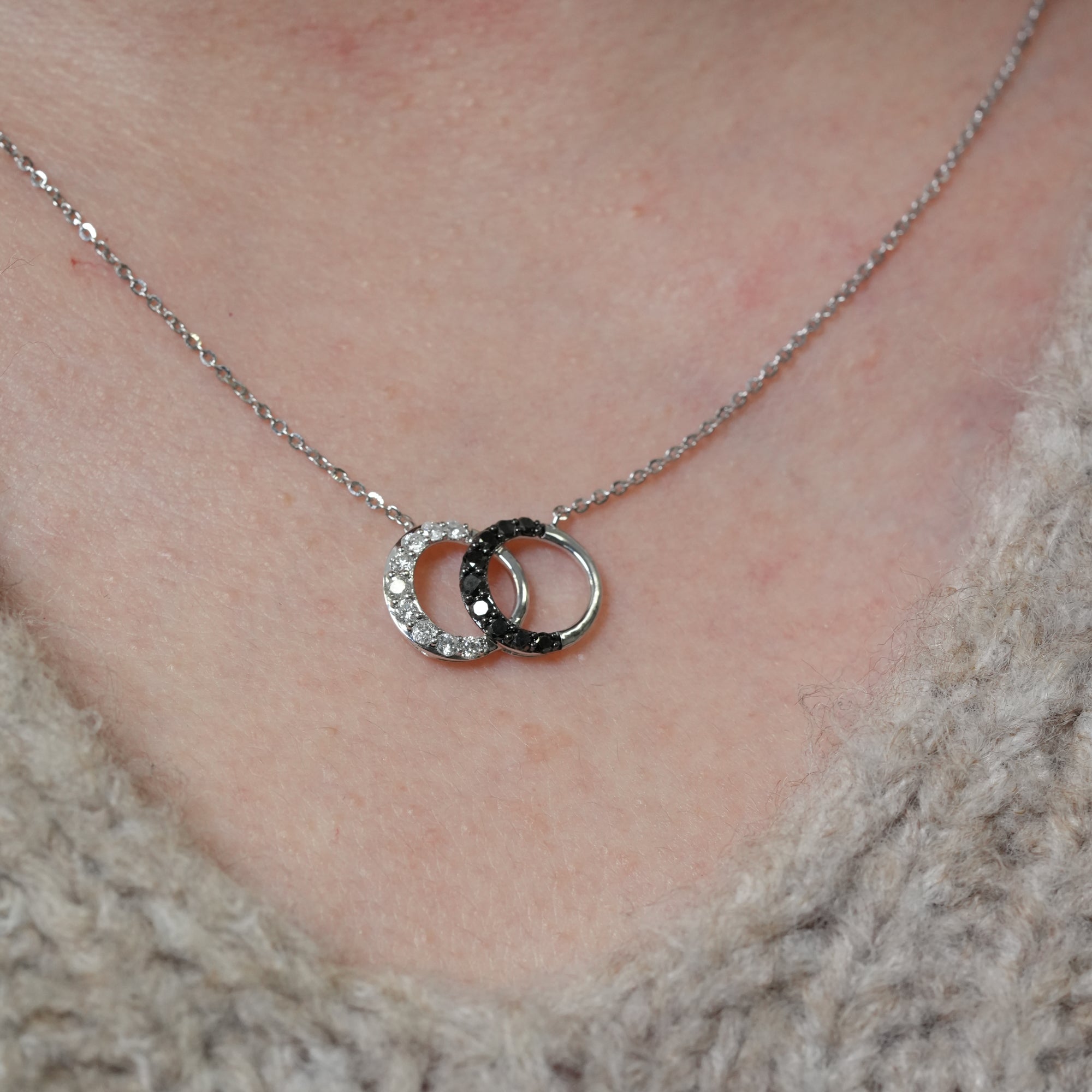 エクリプス ダイヤモンドペンダント – K18WG、0.42カラット