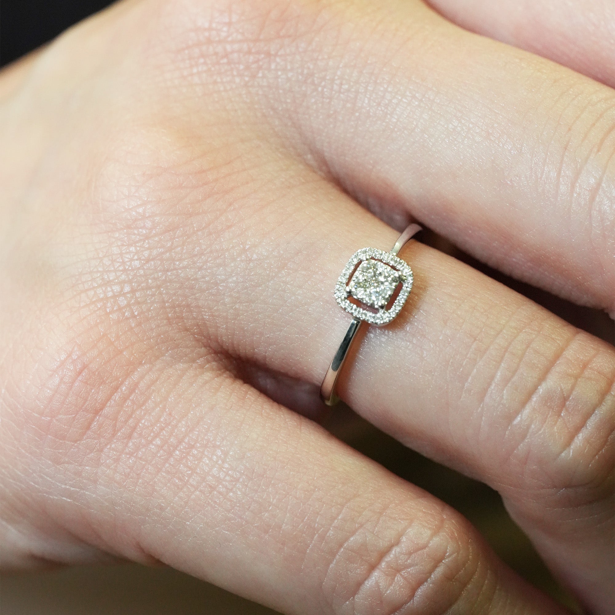 スクエア ダイヤモンド リング – K18WG、0.15ct