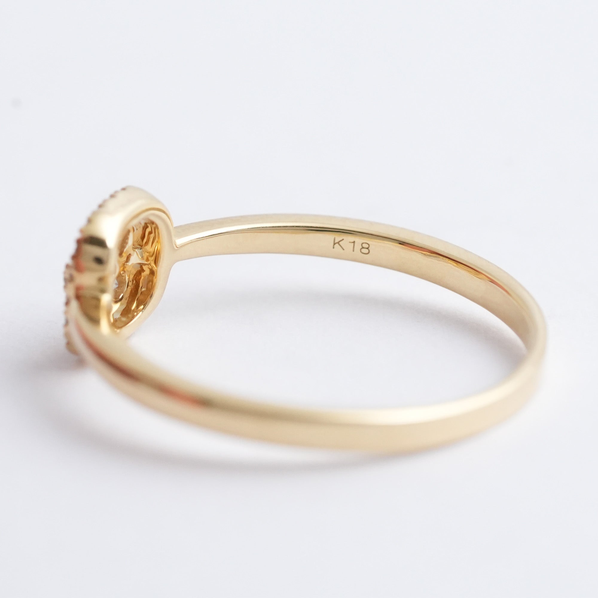 スクエアダイヤモンドリング – K18YG、0.15カラット