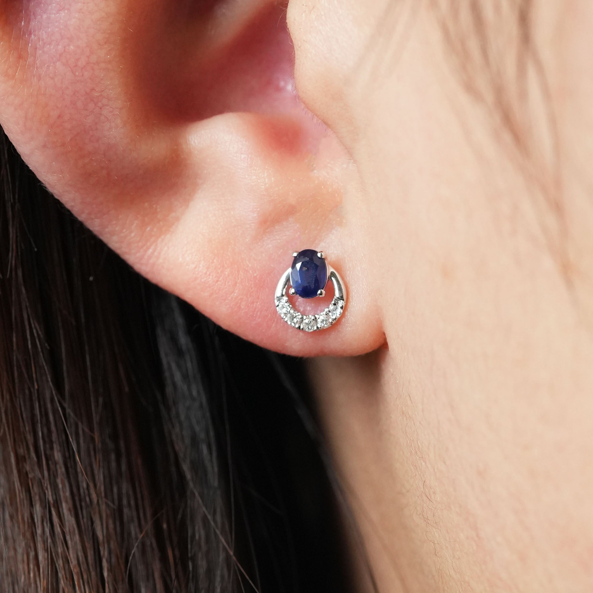 サファイア&ダイヤモンドピアス – 18Kホワイトゴールド
