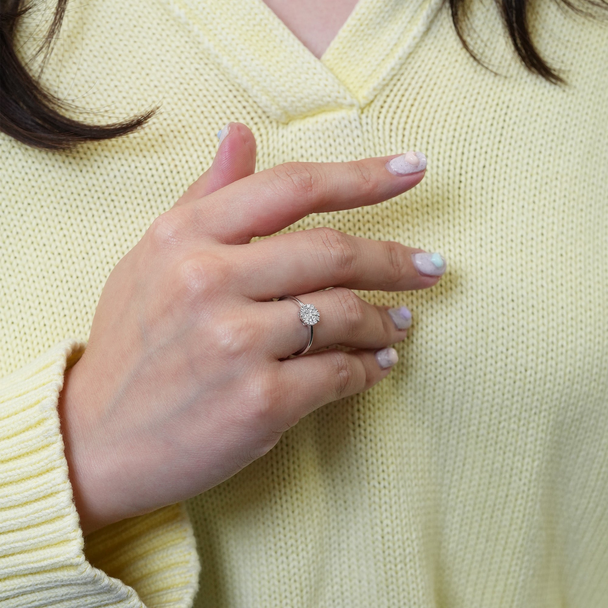 ピザカットダイヤモンドリング – K18WG、0.13カラット