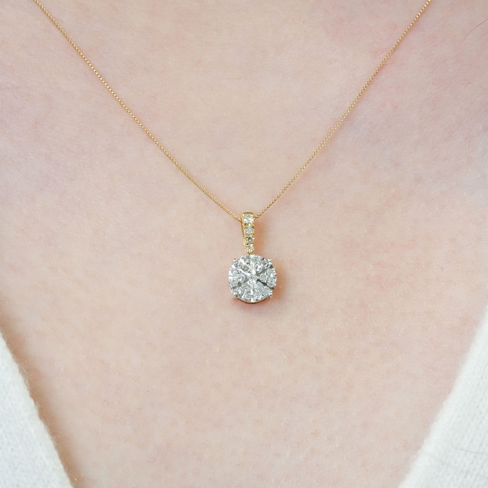 ピザカットデザイン ダイヤモンドペンダントヘッド – K18YG / PG、0.17カラット(チェーンはオプション)