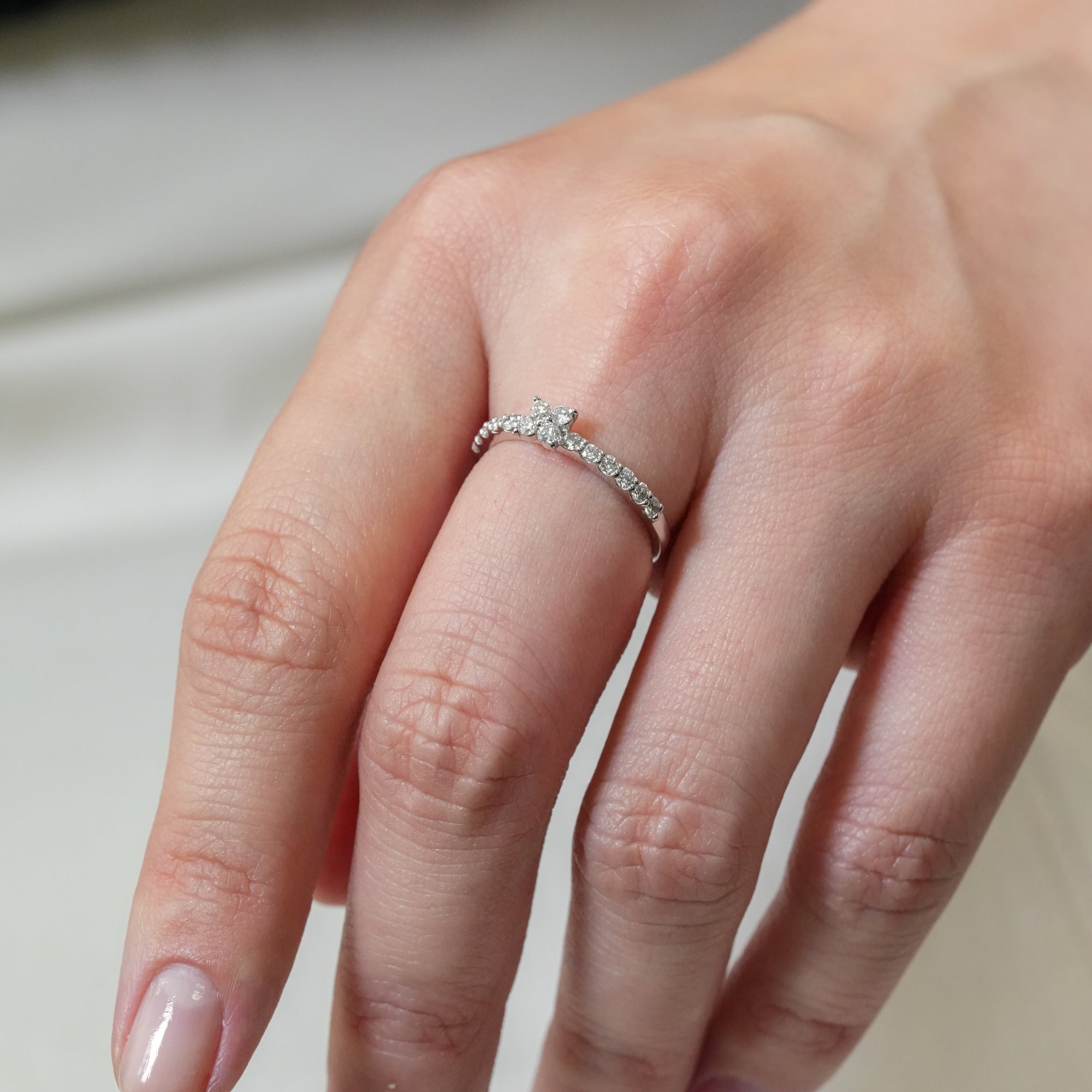 フラワーデザイン ダイヤモンドリング – K18WG、0.40カラット