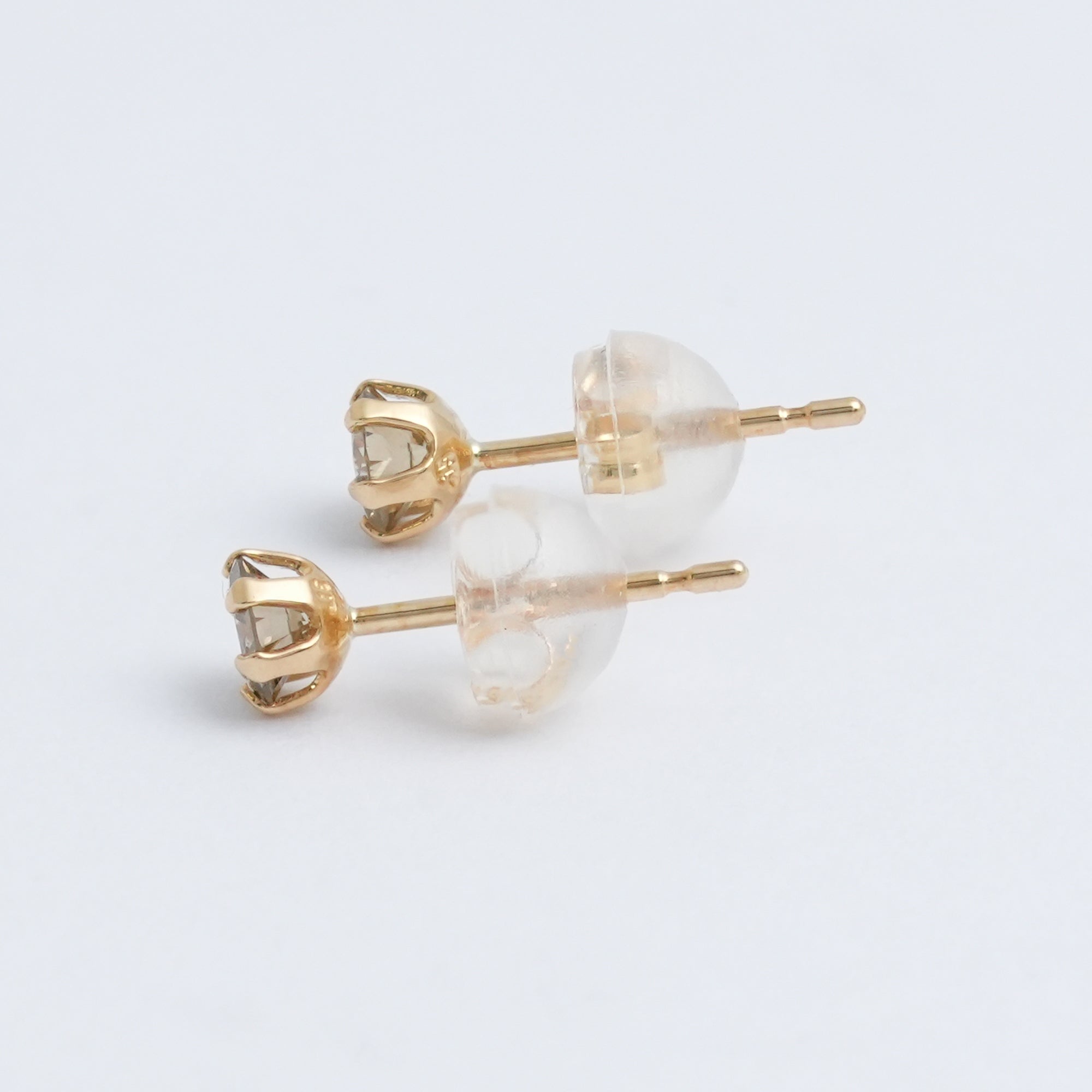 ソリティア スタッド ピアス – 18Kイエローゴールド、0.30カラット