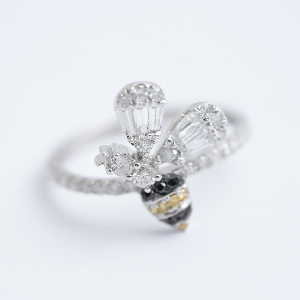 K18WG 0.7ct ダイヤミツバチリング