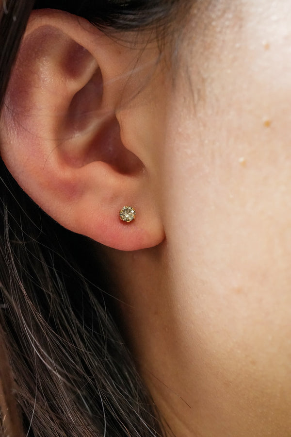 K18YG 0.3ct ダイヤソリティアスタッドピアス